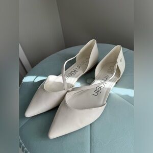 Calvin Klein Sannie Ballet Flats, ivory-white, Size 8.5